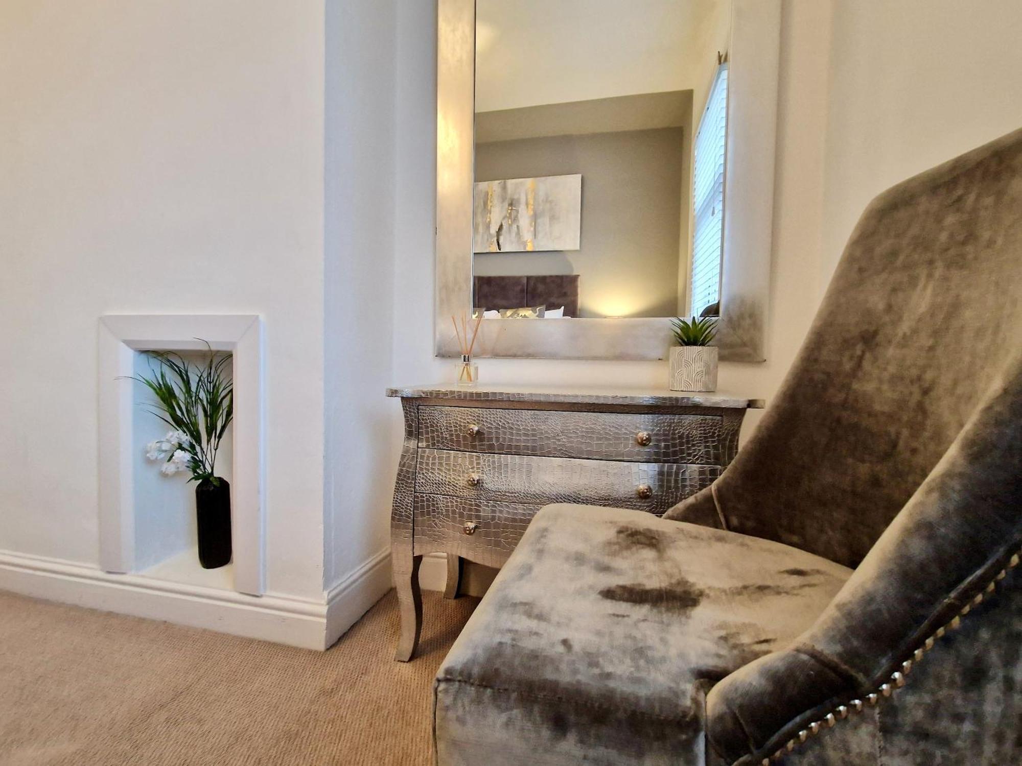 Cosy Luxury Next To Centre With Free Parking And Garden - Contractors & Relocators Holiday home Coventry
