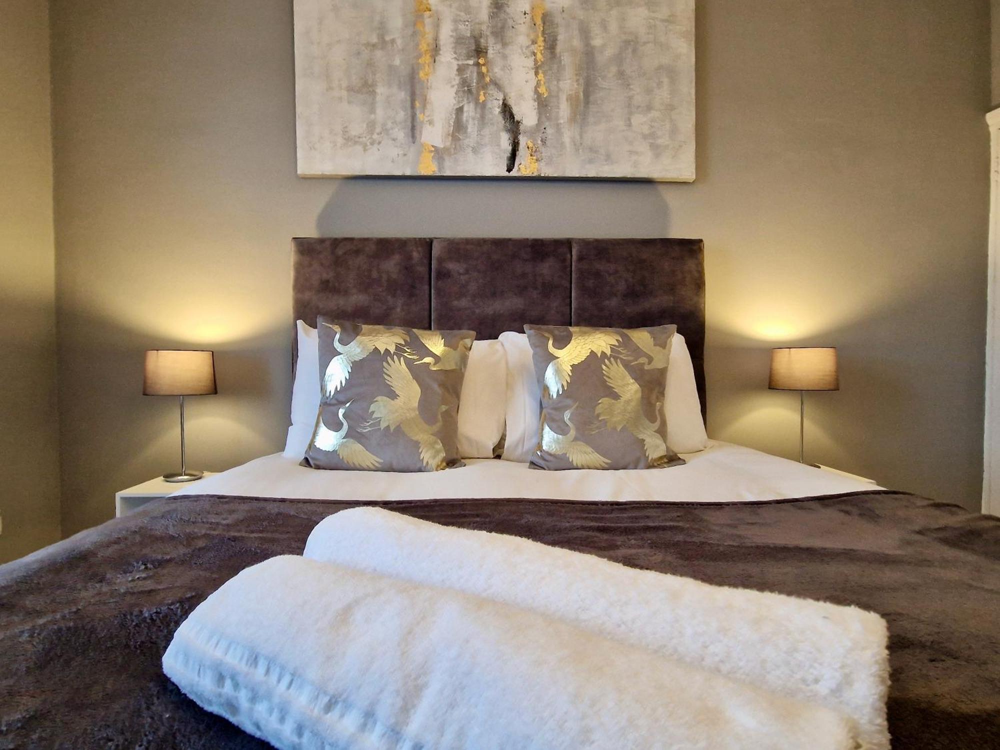 Cosy Luxury Next To Centre With Free Parking And Garden - Contractors & Relocators