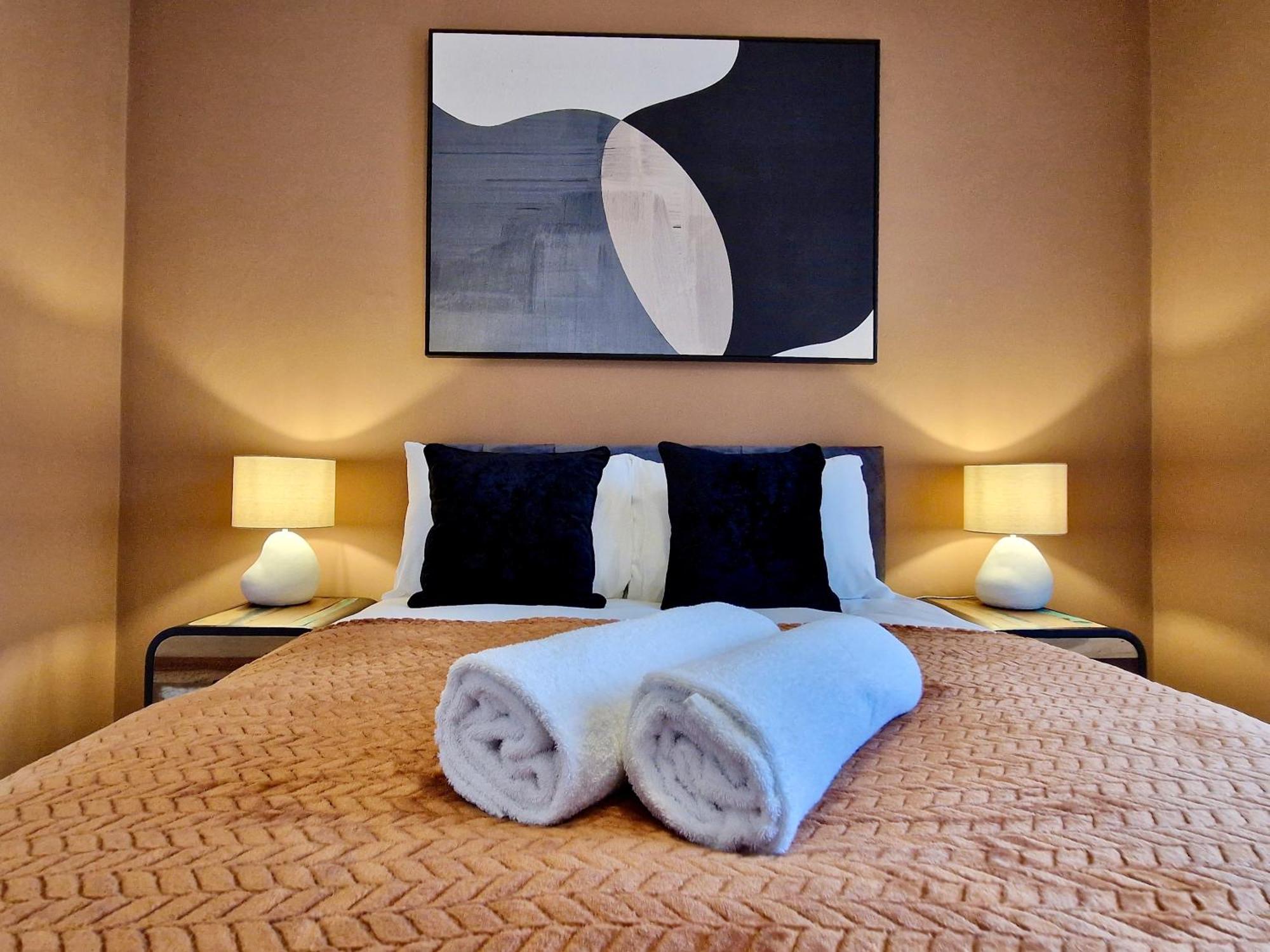 Cosy Luxury Next To Centre With Free Parking And Garden - Contractors & Relocators *