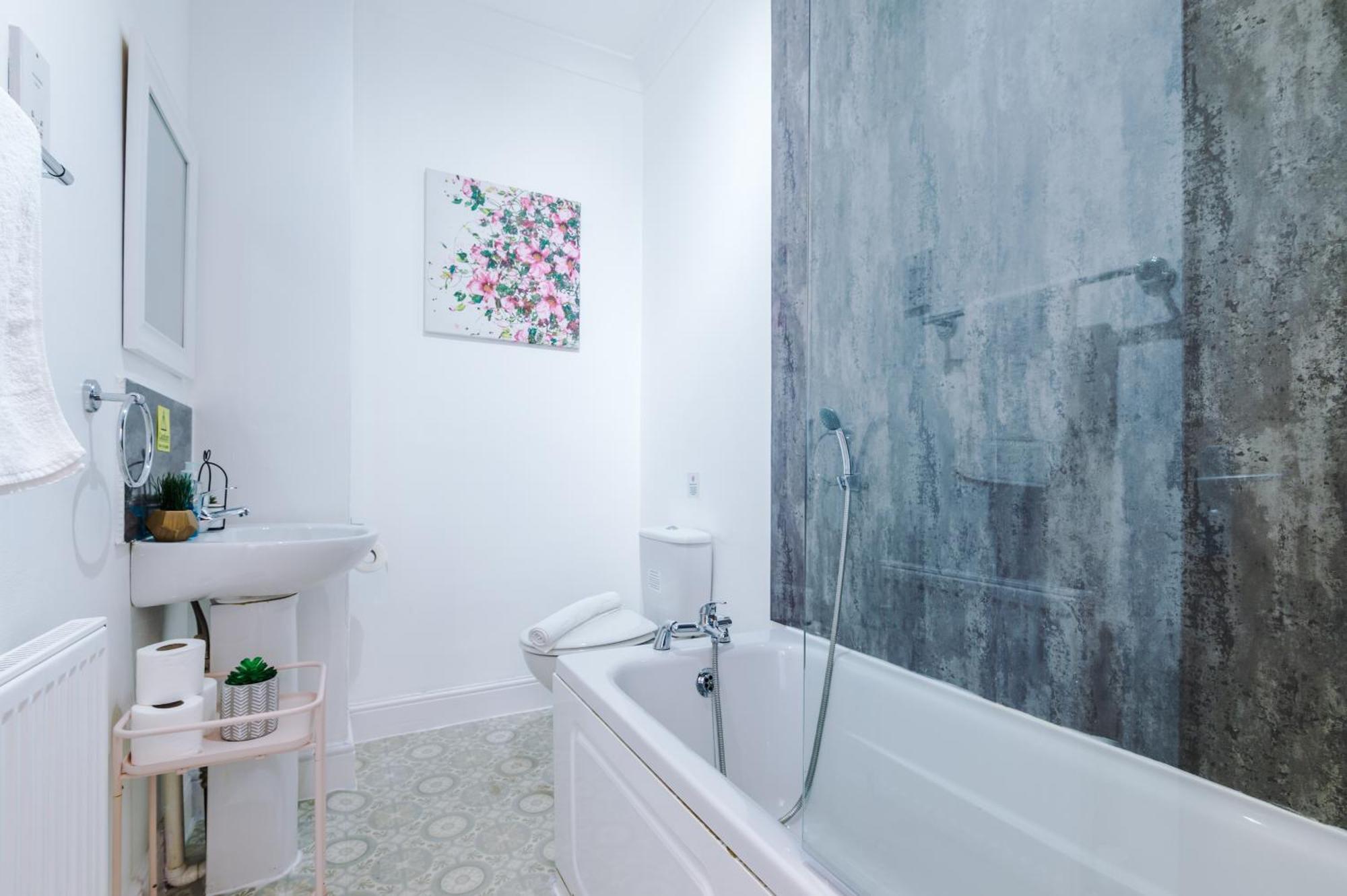 Foxton House Stylish 3bed Retreat - Walk To Coventry's Delights *