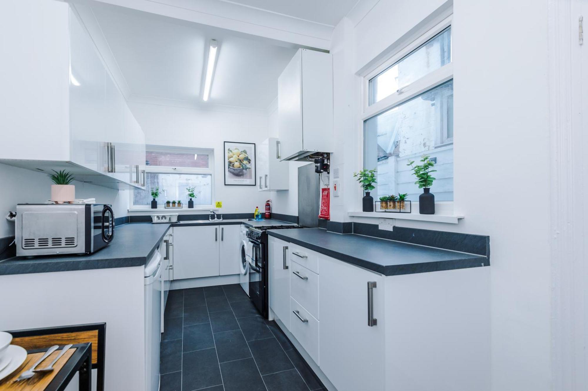 Foxton House Stylish 3bed Retreat - Walk To Coventry's Delights * Coventry