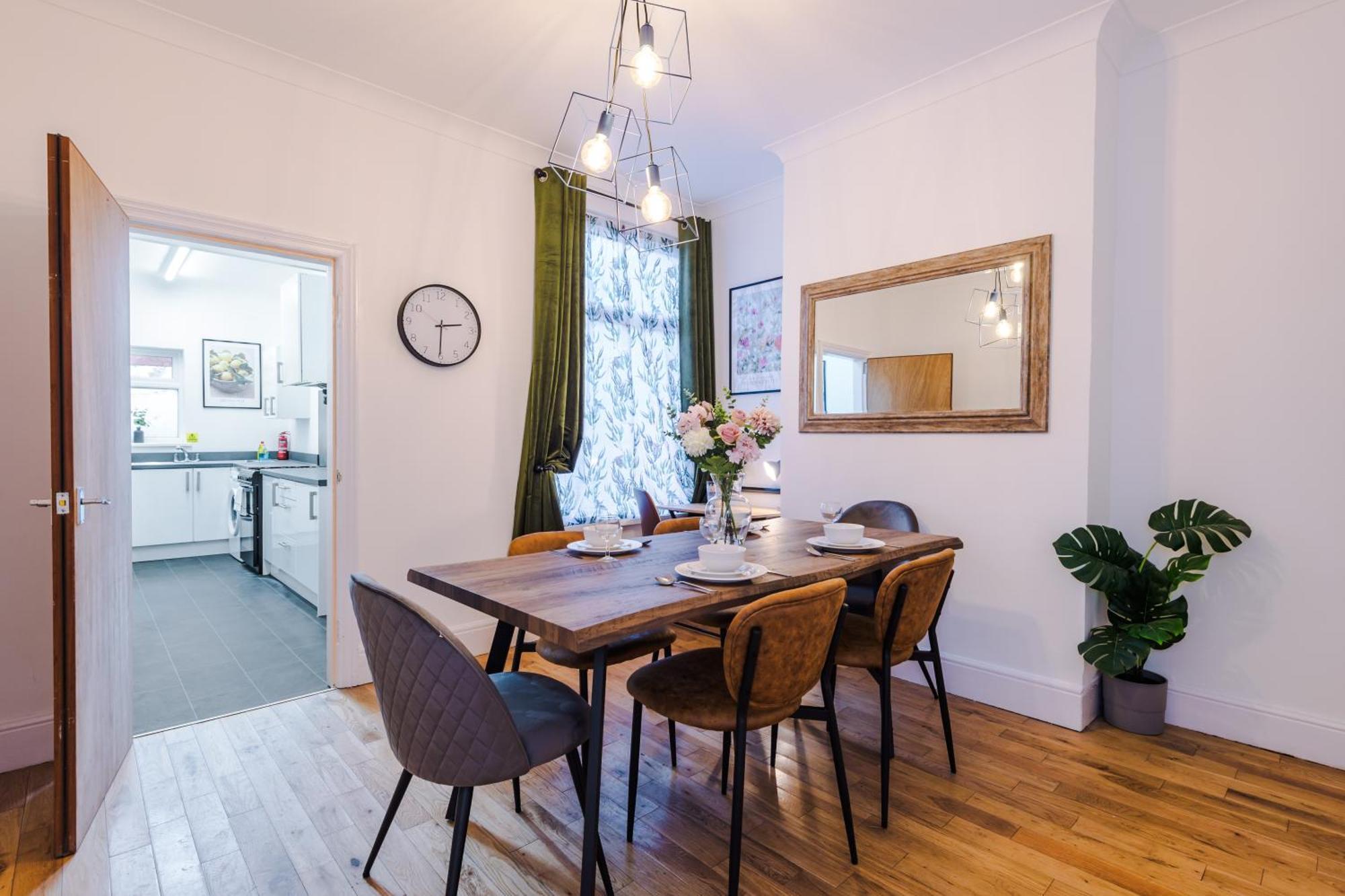 Casa de férias Foxton House Stylish 3bed Retreat - Walk To Coventry's Delights Coventry