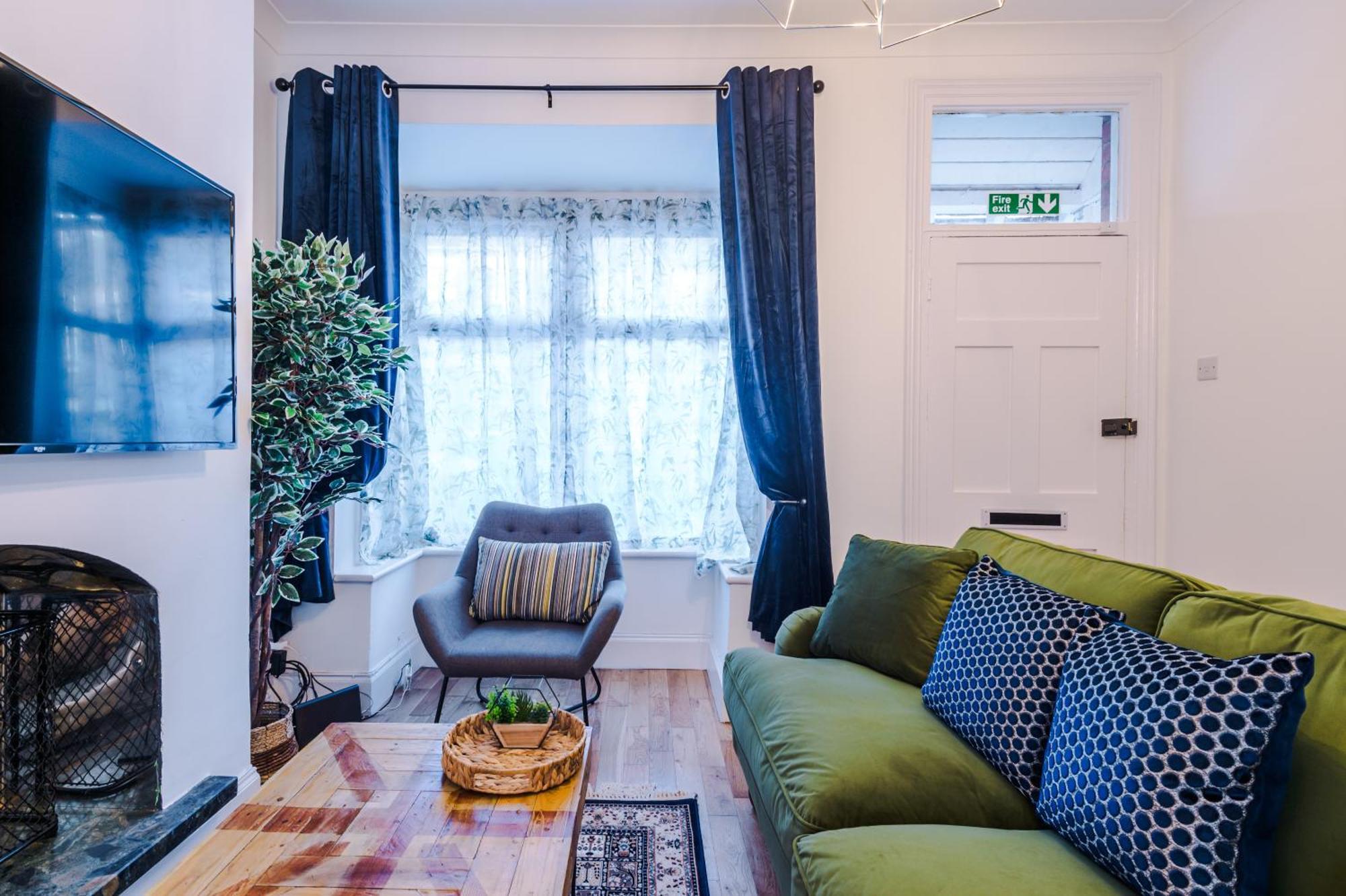 Foxton House Stylish 3bed Retreat - Walk To Coventry's Delights *