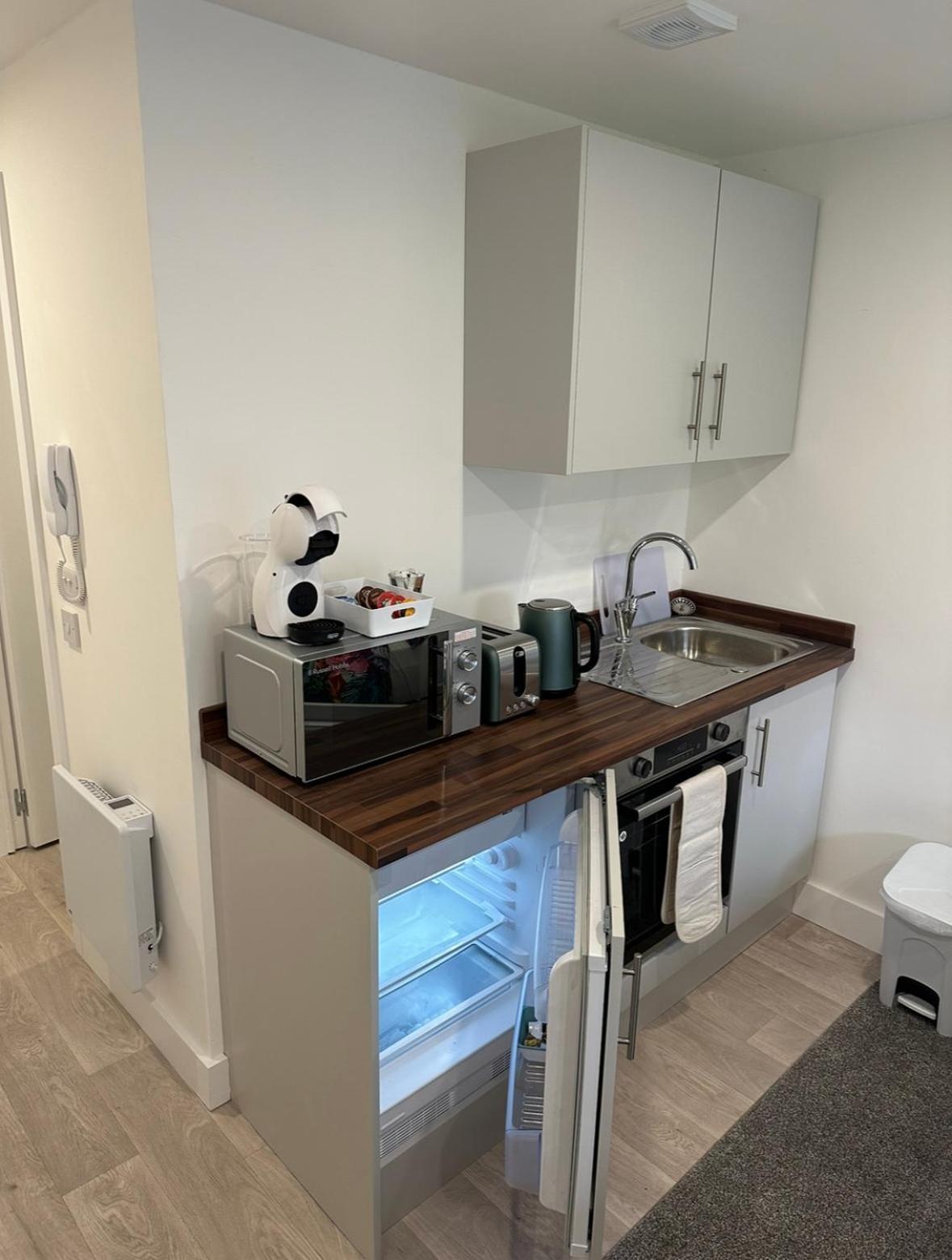 Selborne Off Road Gated Parking Hotel cápsula Coventry