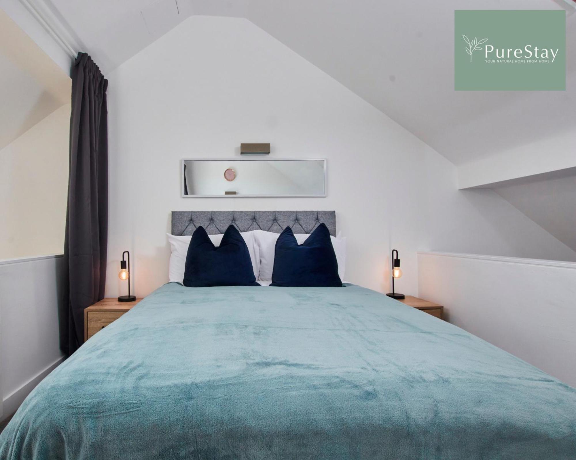 Holiday home Beautiful Four Bed House By Purestay Short Lets & Serviced With Parking *