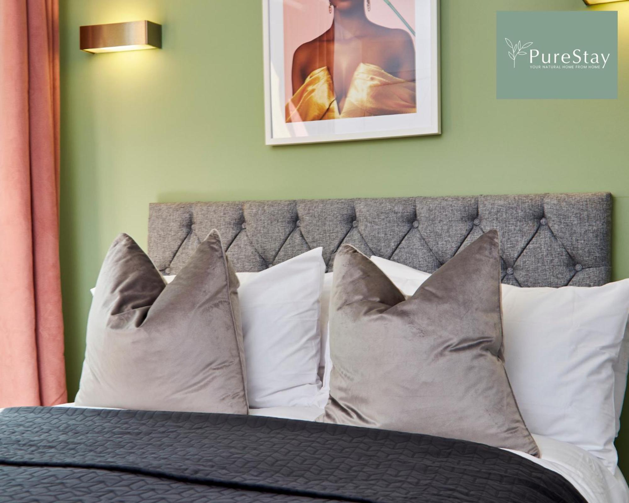 Holiday home Beautiful Four Bed House By Purestay Short Lets & Serviced With Parking Coventry