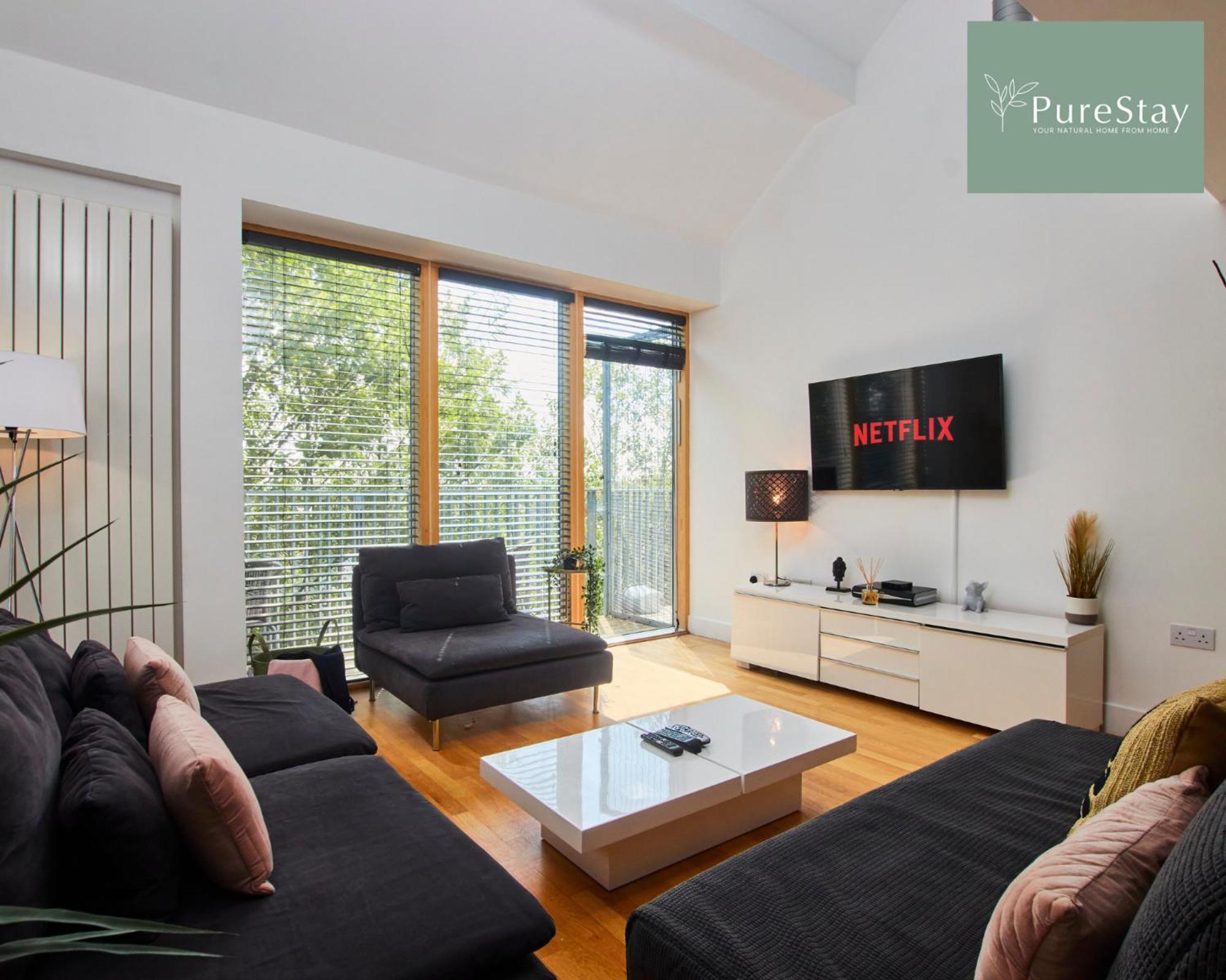 Holiday home Beautiful Four Bed House By Purestay Short Lets & Serviced With Parking