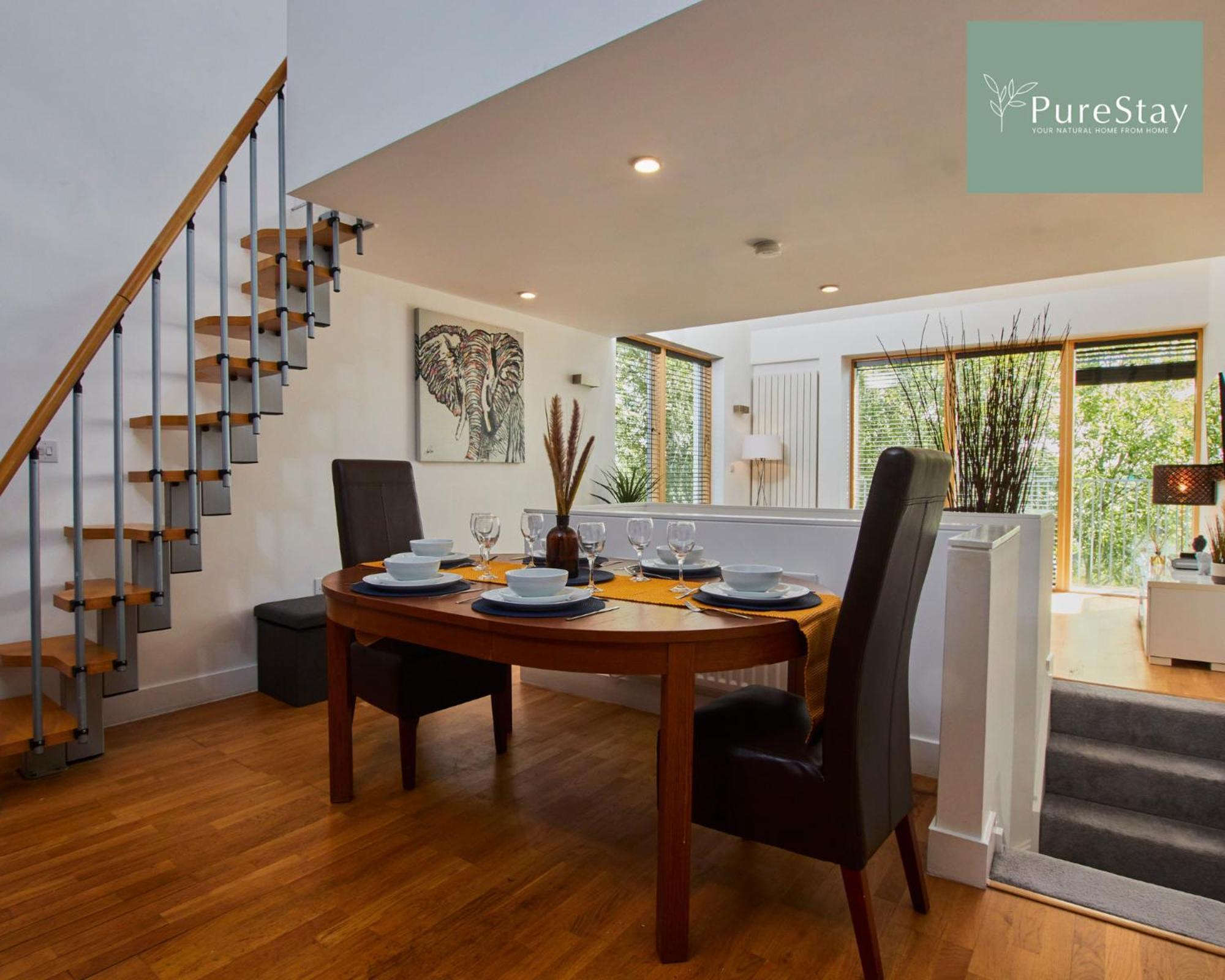 Holiday home Beautiful Four Bed House By Purestay Short Lets & Serviced With Parking