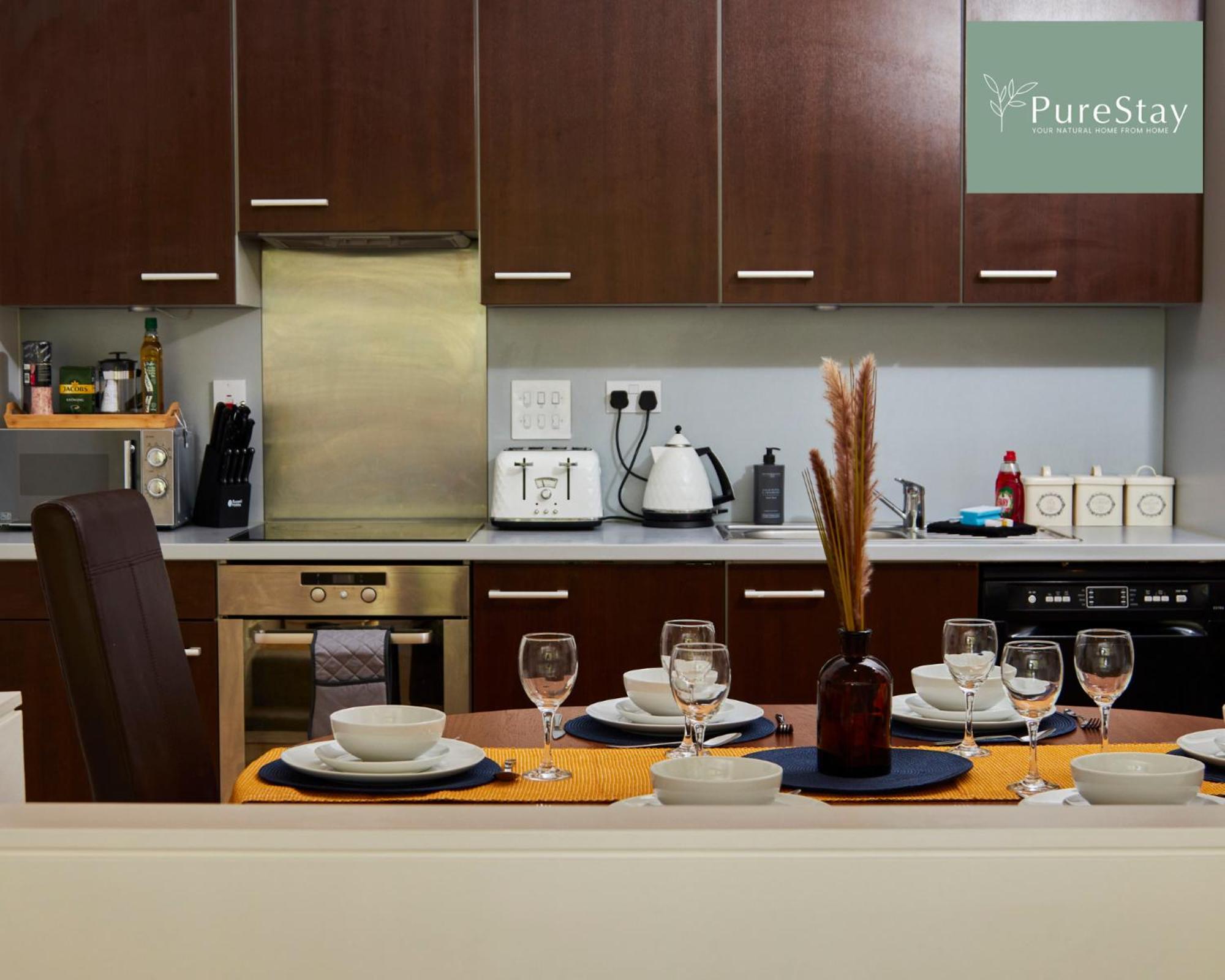 Holiday home Beautiful Four Bed House By Purestay Short Lets & Serviced With Parking