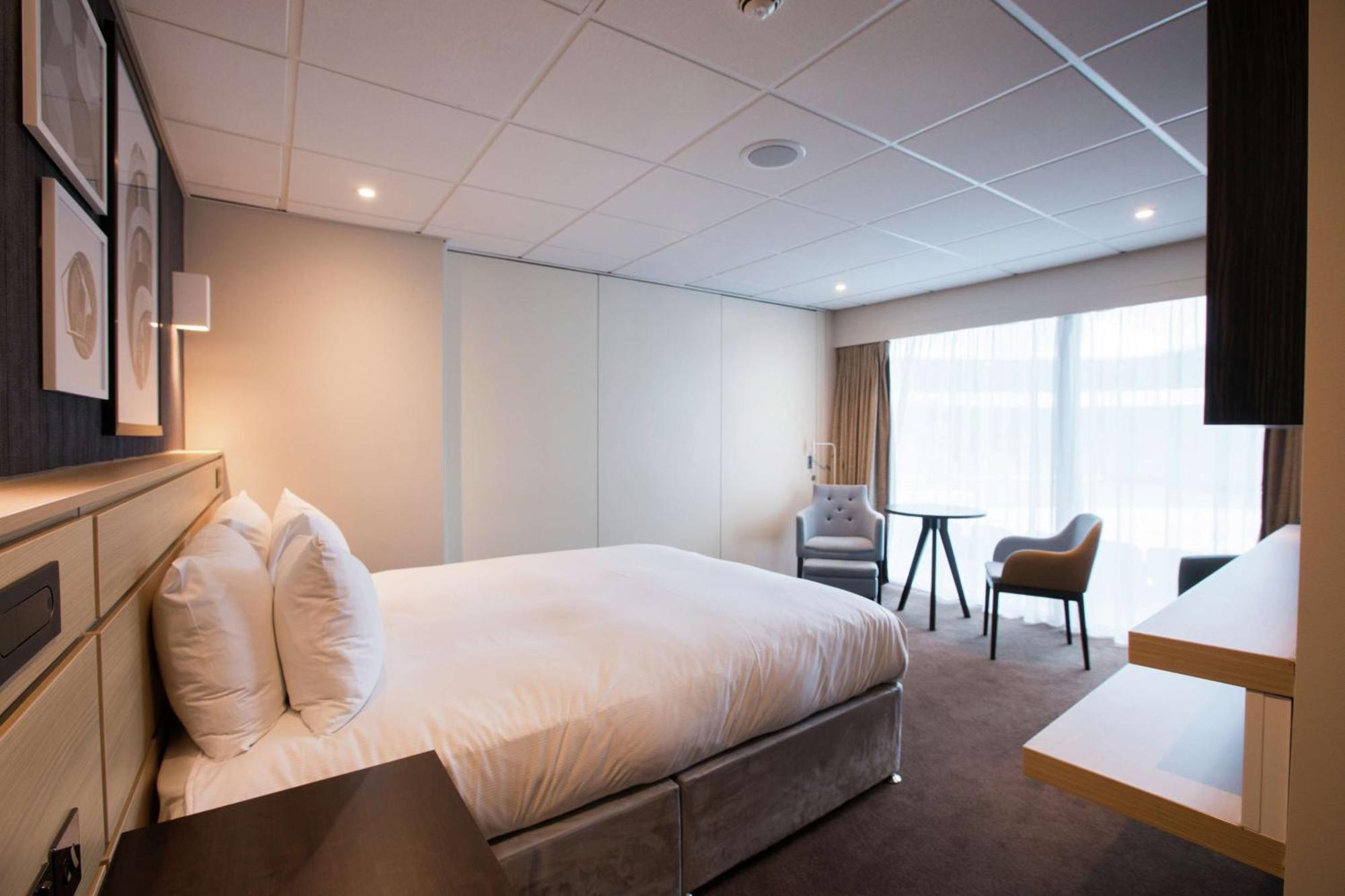 Doubletree By Hilton Building Society Arena 4*