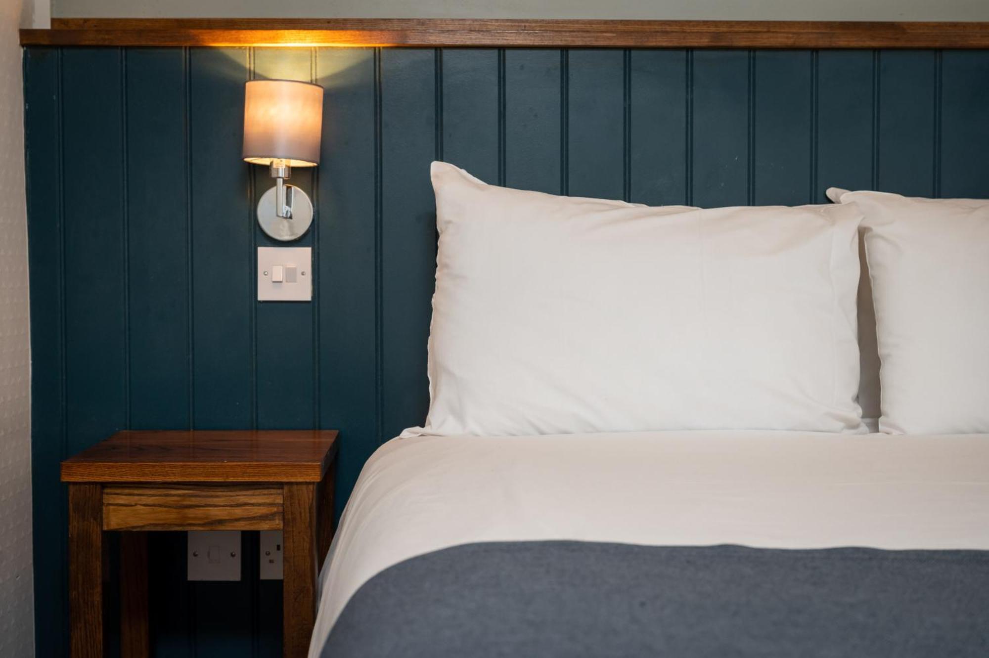 Cocked By Greene King Hotel
