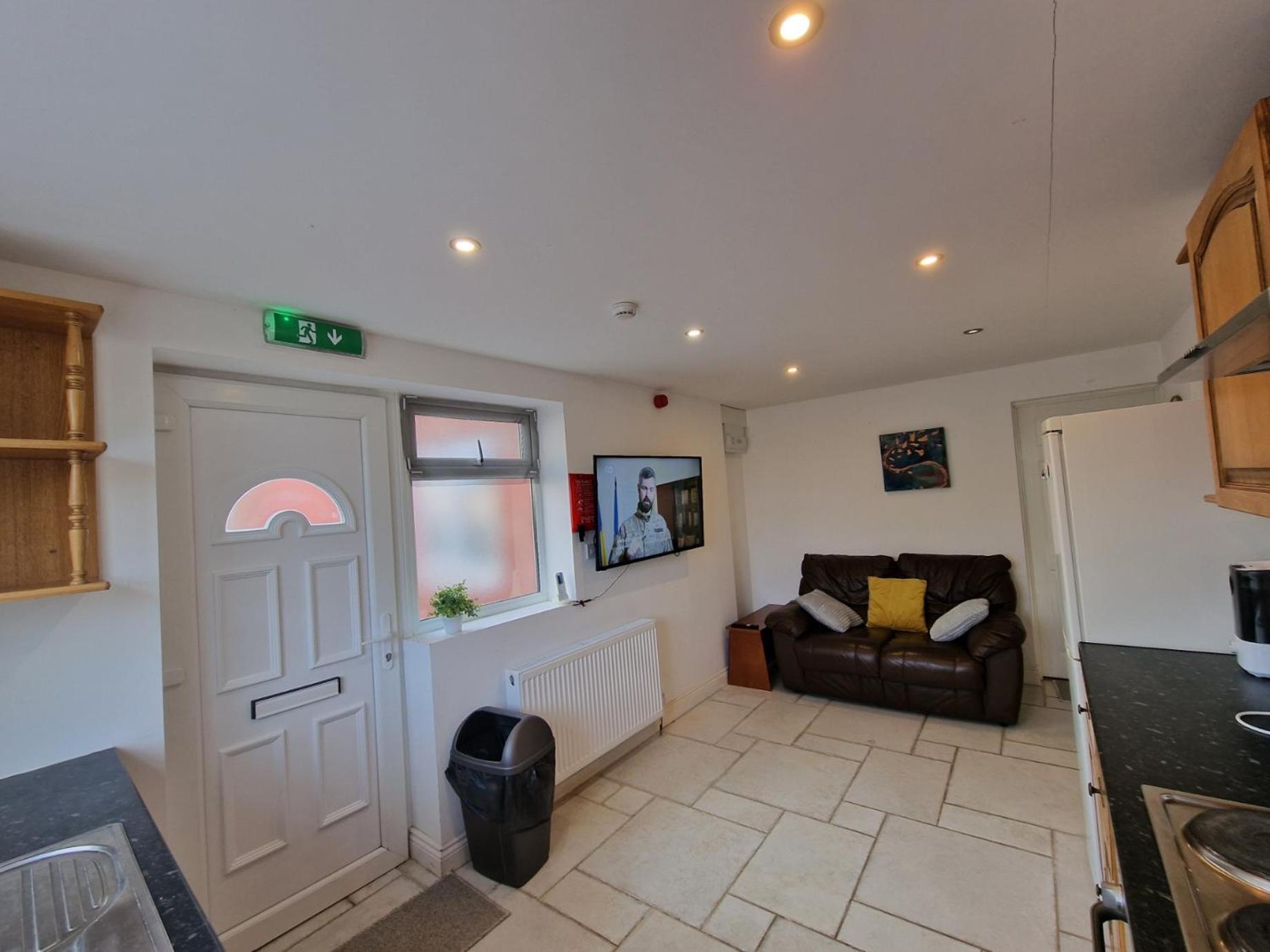 Living Serviced 8 Holiday home