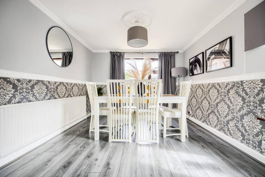 Cozy 3-bedroom House With Garden And Entertainment Holiday home *