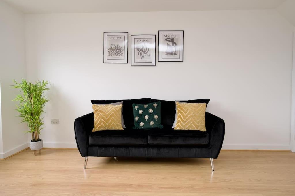 Holiday home 2bed Haven - Coventry's Hidden Gem With Free Parking, Sky Tv & Netflix *