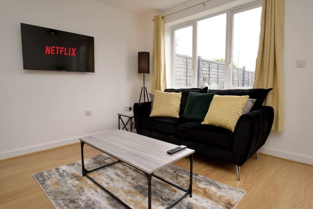 Holiday home 2bed Haven - Coventry's Hidden Gem With Free Parking, Sky Tv & Netflix *