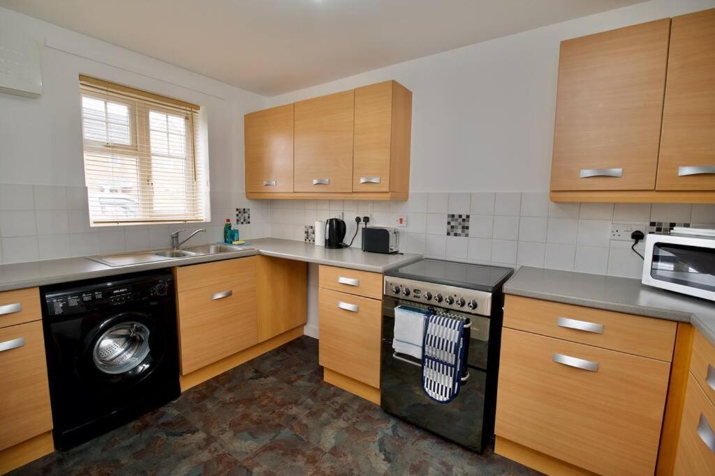 2bed Haven - Coventry's Hidden Gem With Free Parking, Sky Tv & Netflix Holiday home