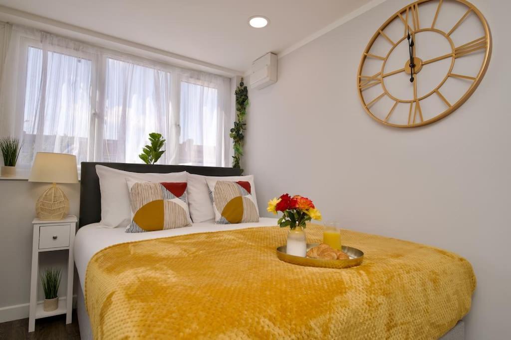 Dane Duplex Studio Five - Dashing Away From Apartment *