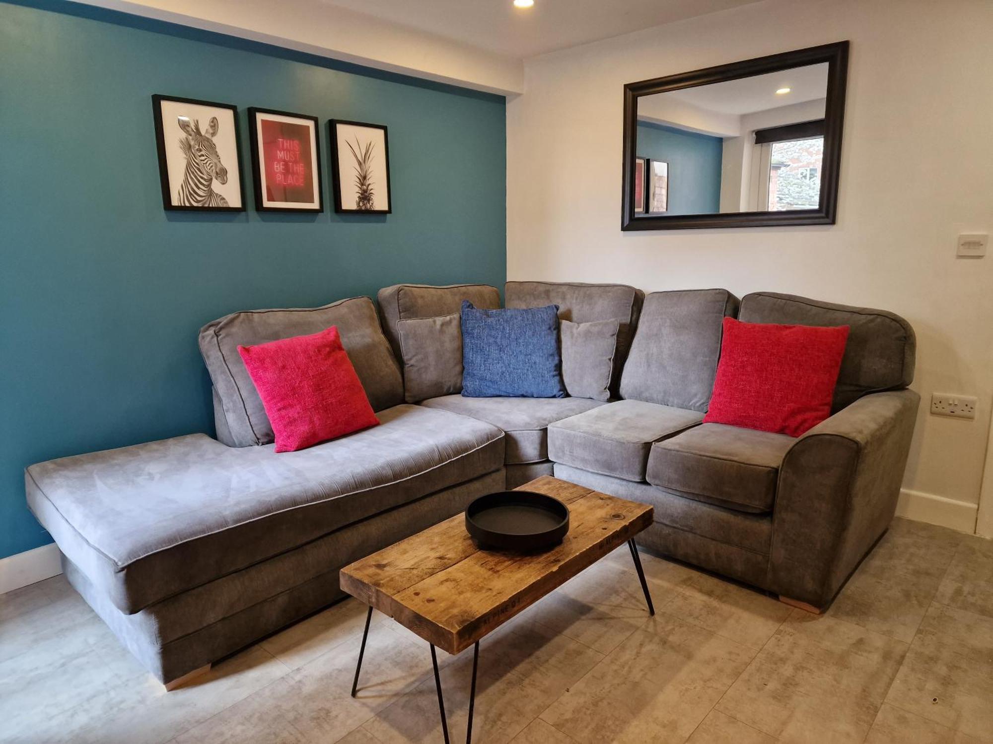 Stylish 5-bed Home, Each With En-suite And Own Tv