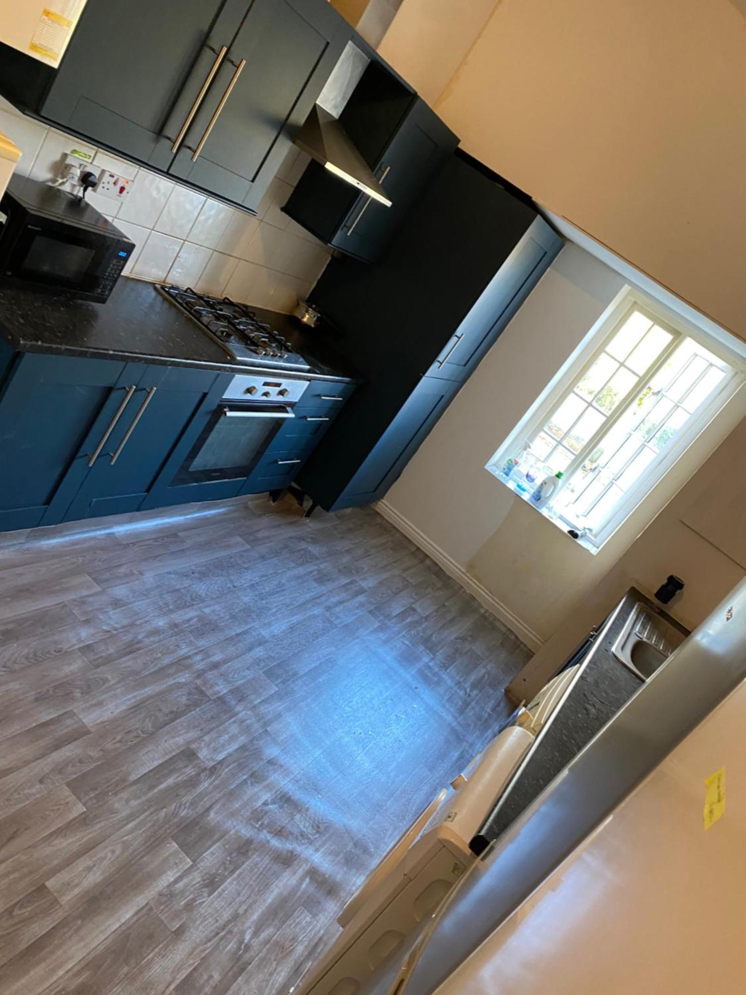 Single In Cv1 Fargo Village With Shared Bathroom