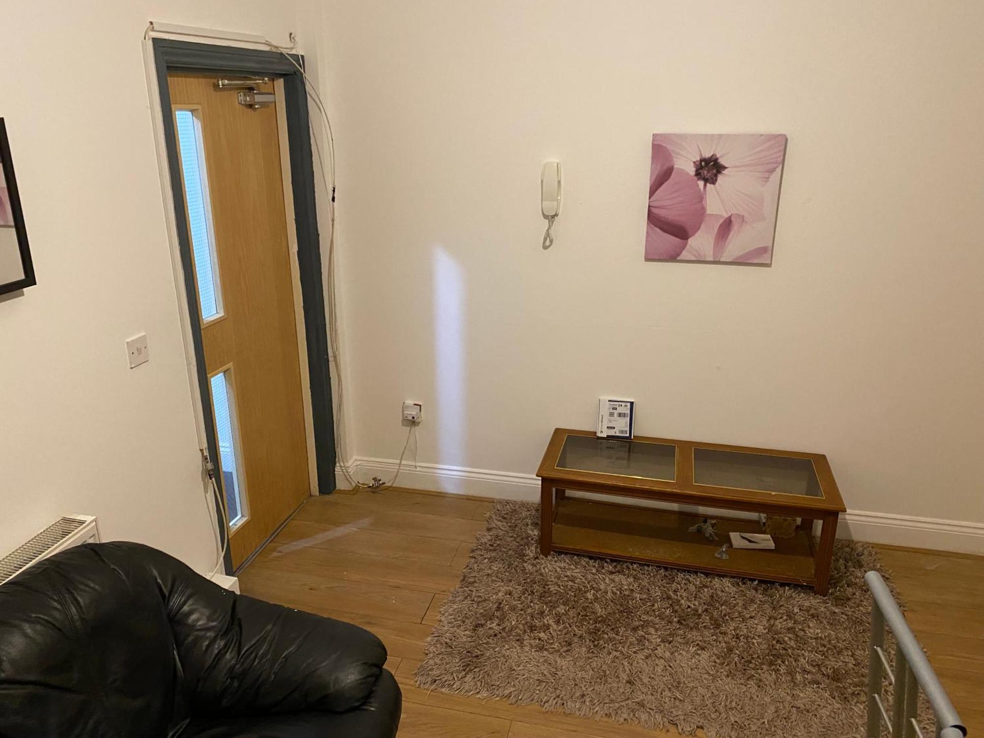 Single In Cv1 Fargo Village With Shared Bathroom