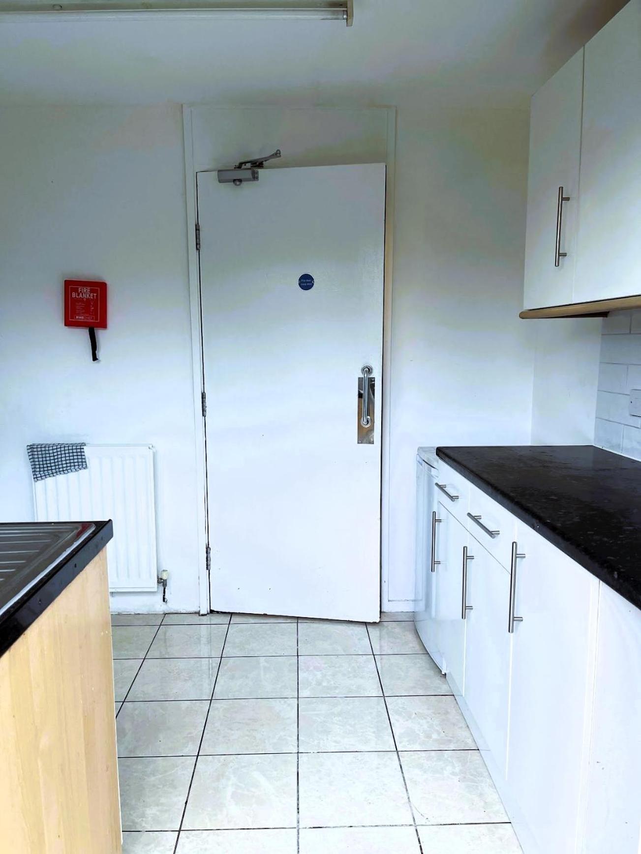 Homestays-close To And I Free Parking I Wi-fi * Coventry
