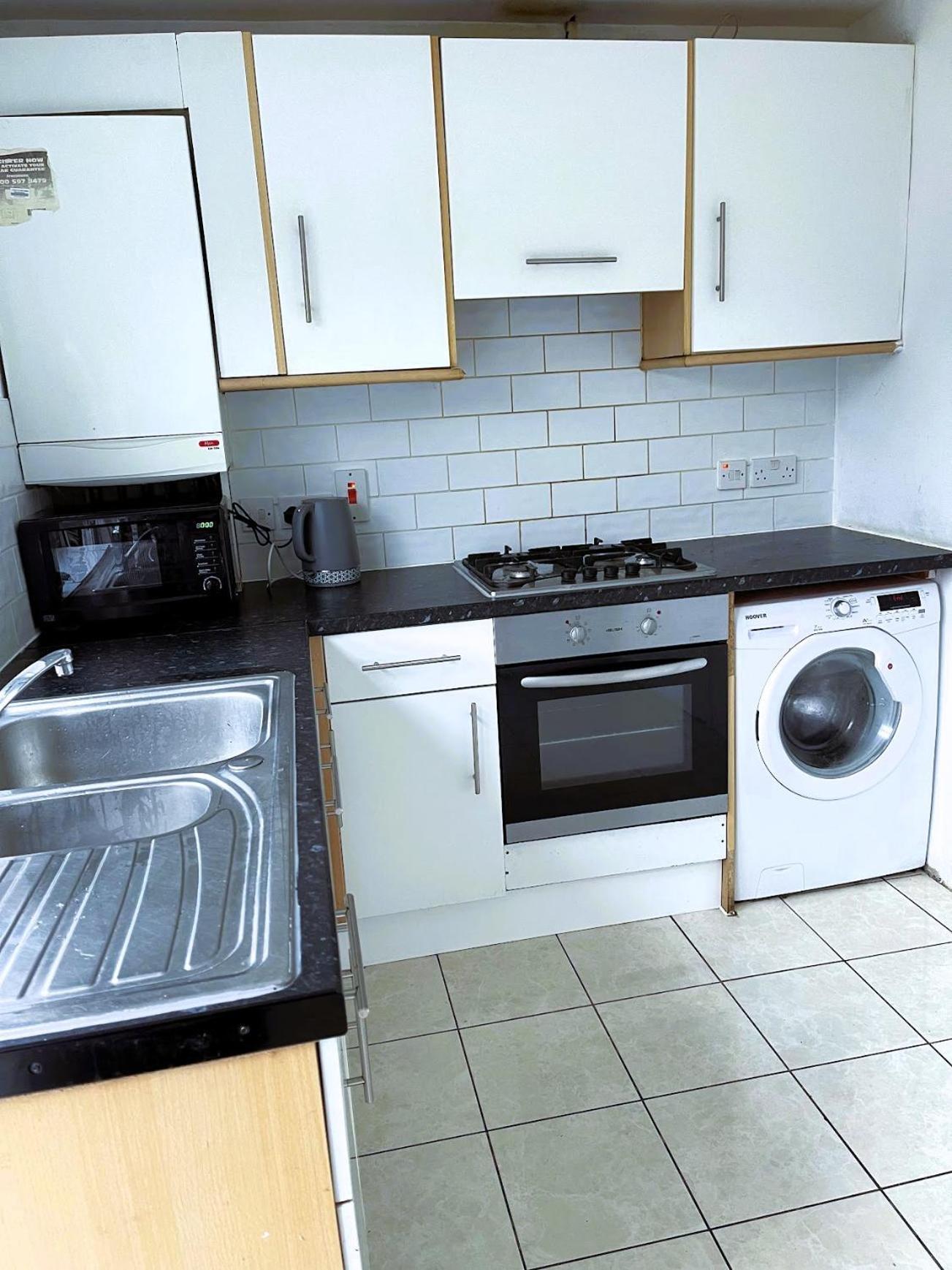 Homestays-close To And I Free Parking I Wi-fi Coventry