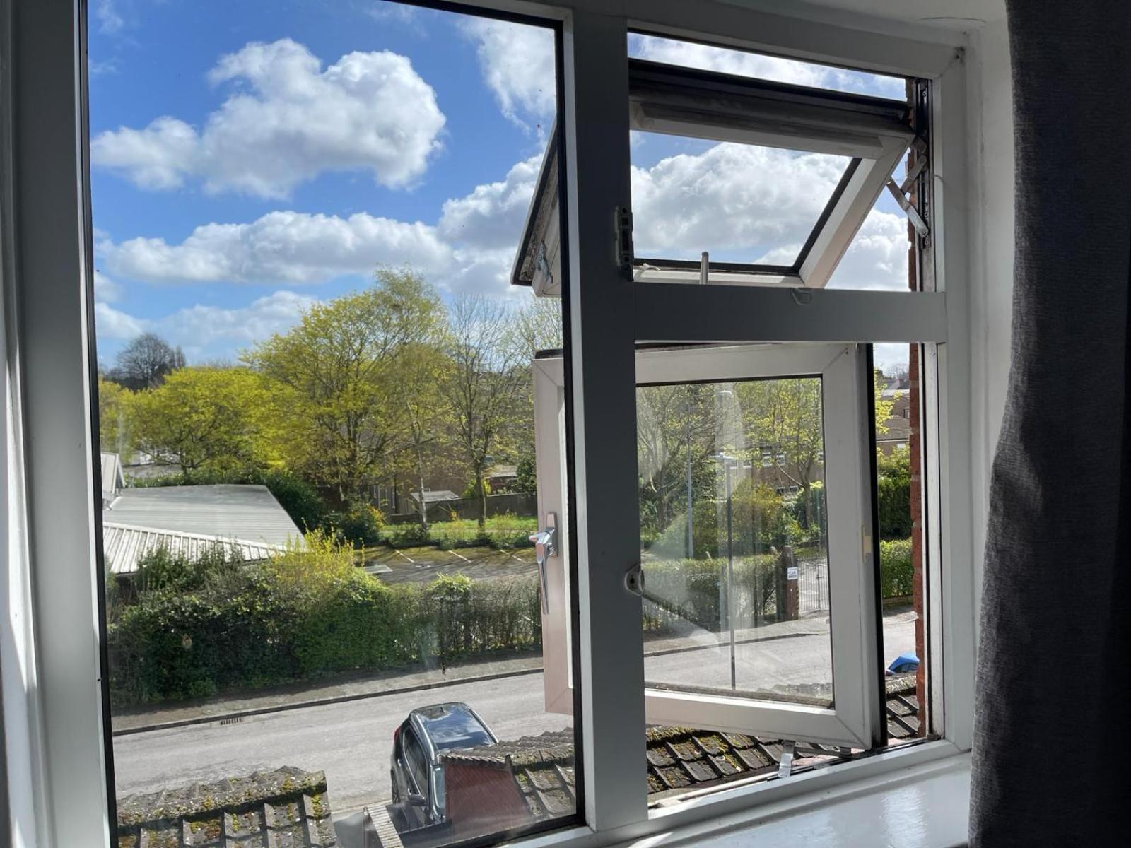 Homestay Homestays-close To And I Free Parking I Wi-fi