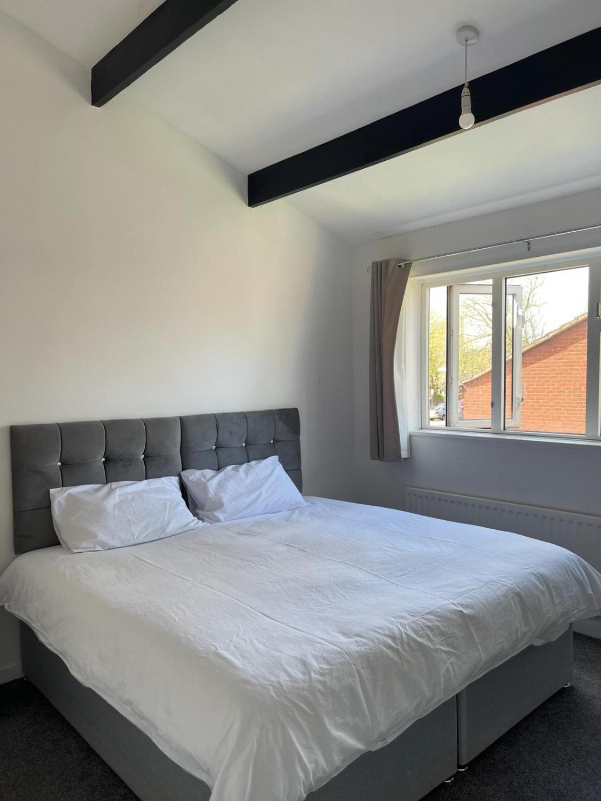 Homestay Homestays-close To And I Free Parking I Wi-fi
