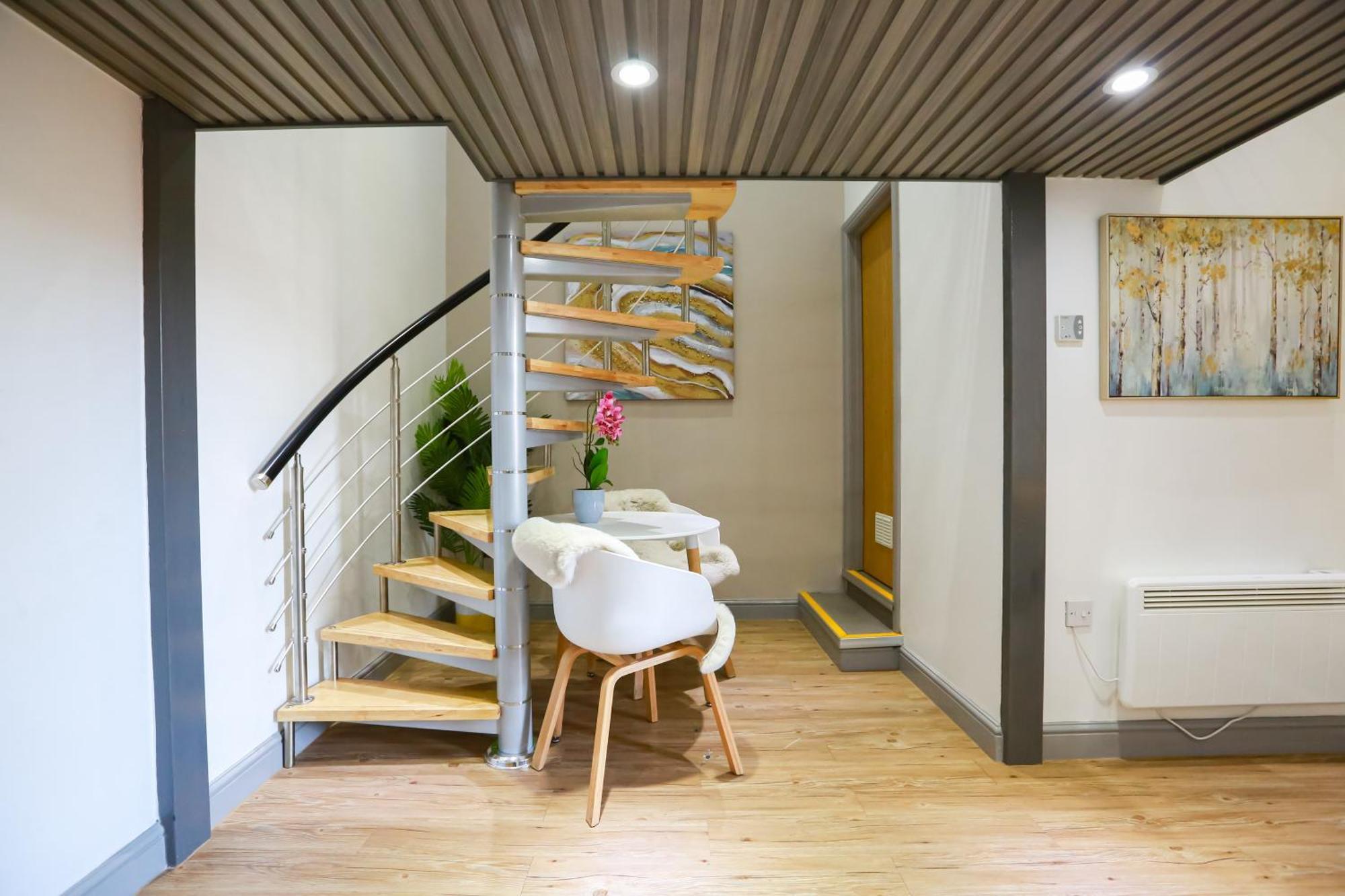 E101 Urban Chic Loft Apartment