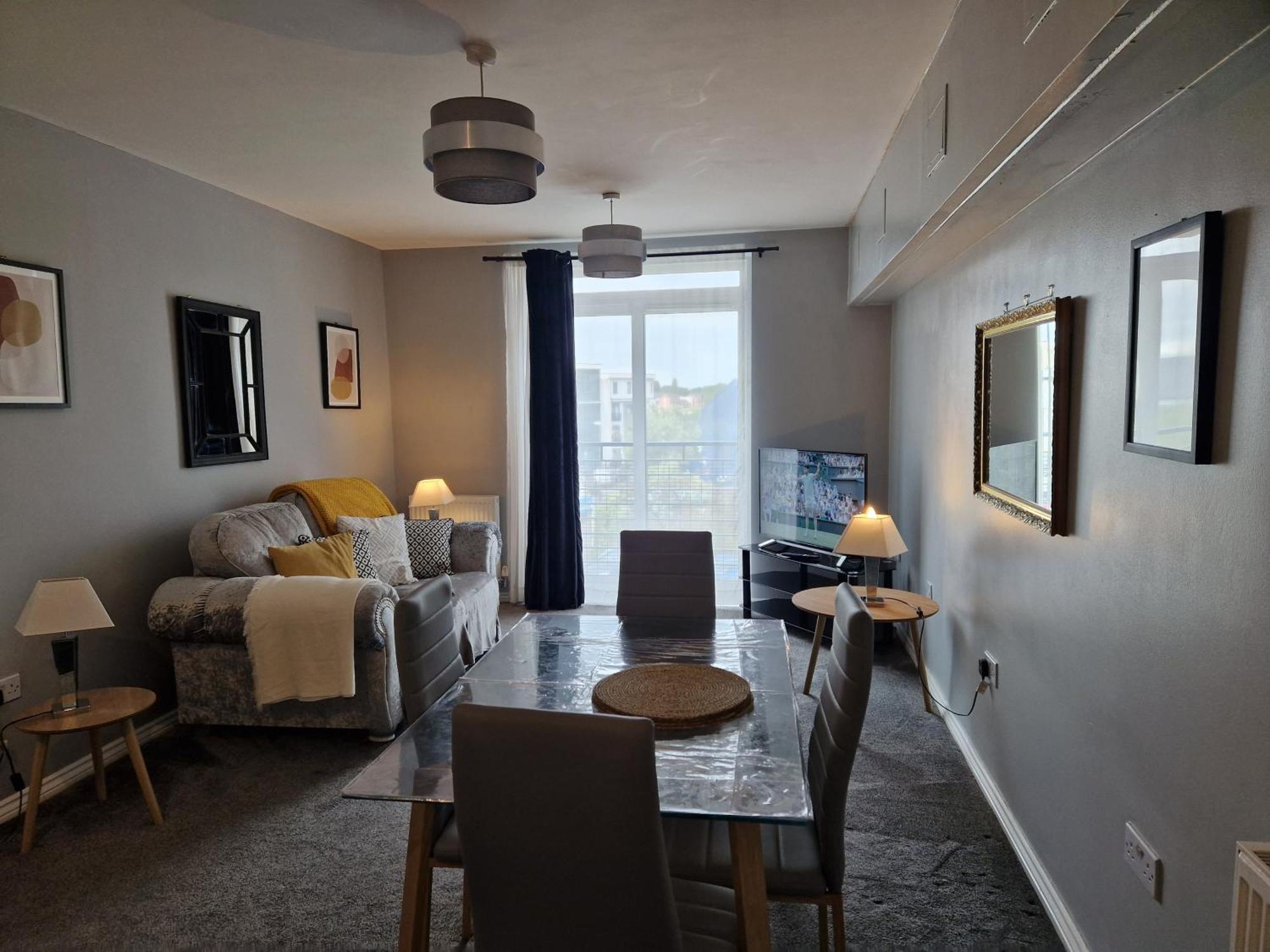 Stylish 2-bed - Sleeps 4 Parking & Wifi Apartment Coventry