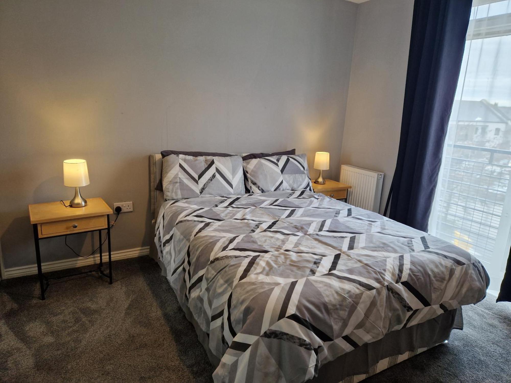 Apartment Stylish 2-bed - Sleeps 4 Parking & Wifi