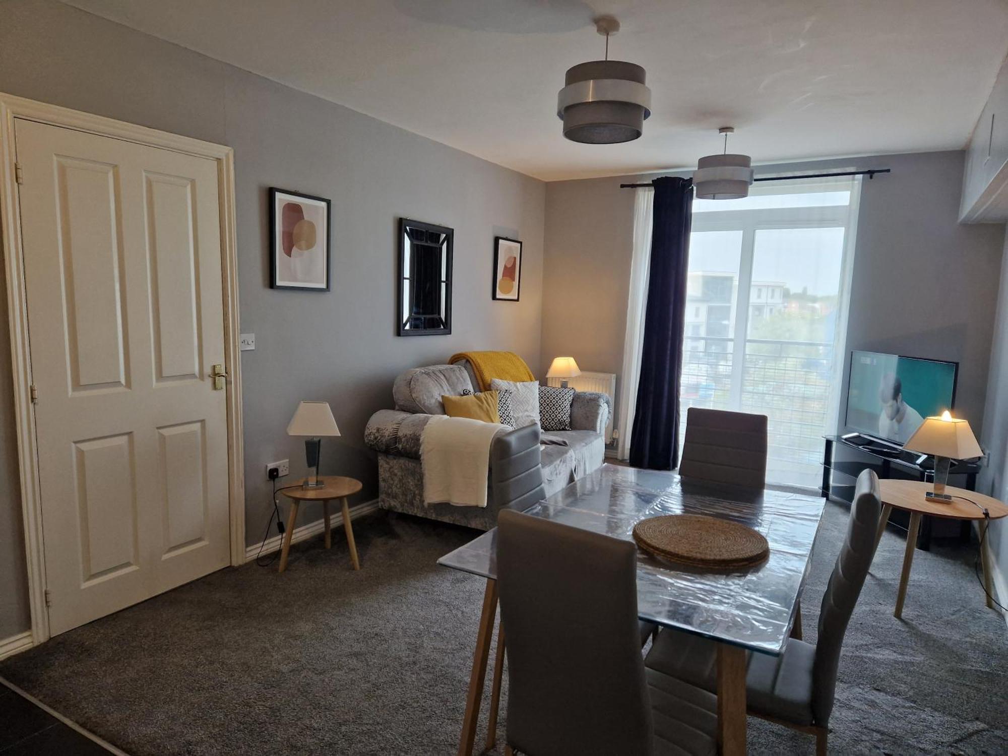 Apartment Stylish 2-bed - Sleeps 4 Parking & Wifi