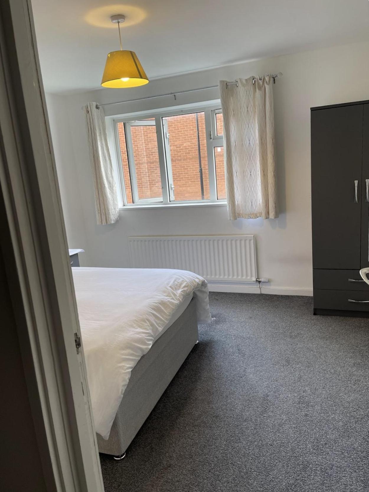Homestays-close To And I Free Parking I Wi-fi Coventry