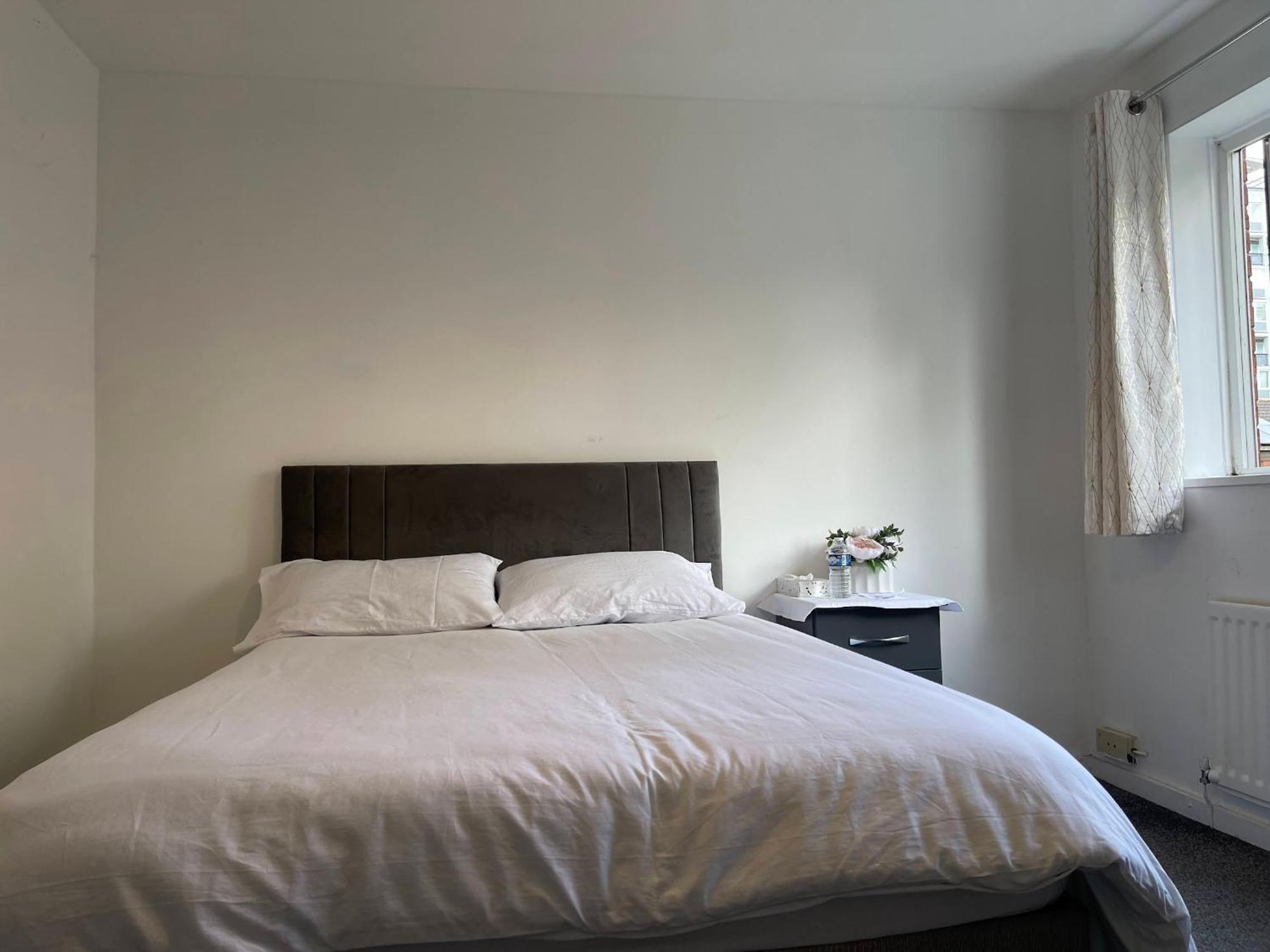 Homestay Homestays-close To And I Free Parking I Wi-fi