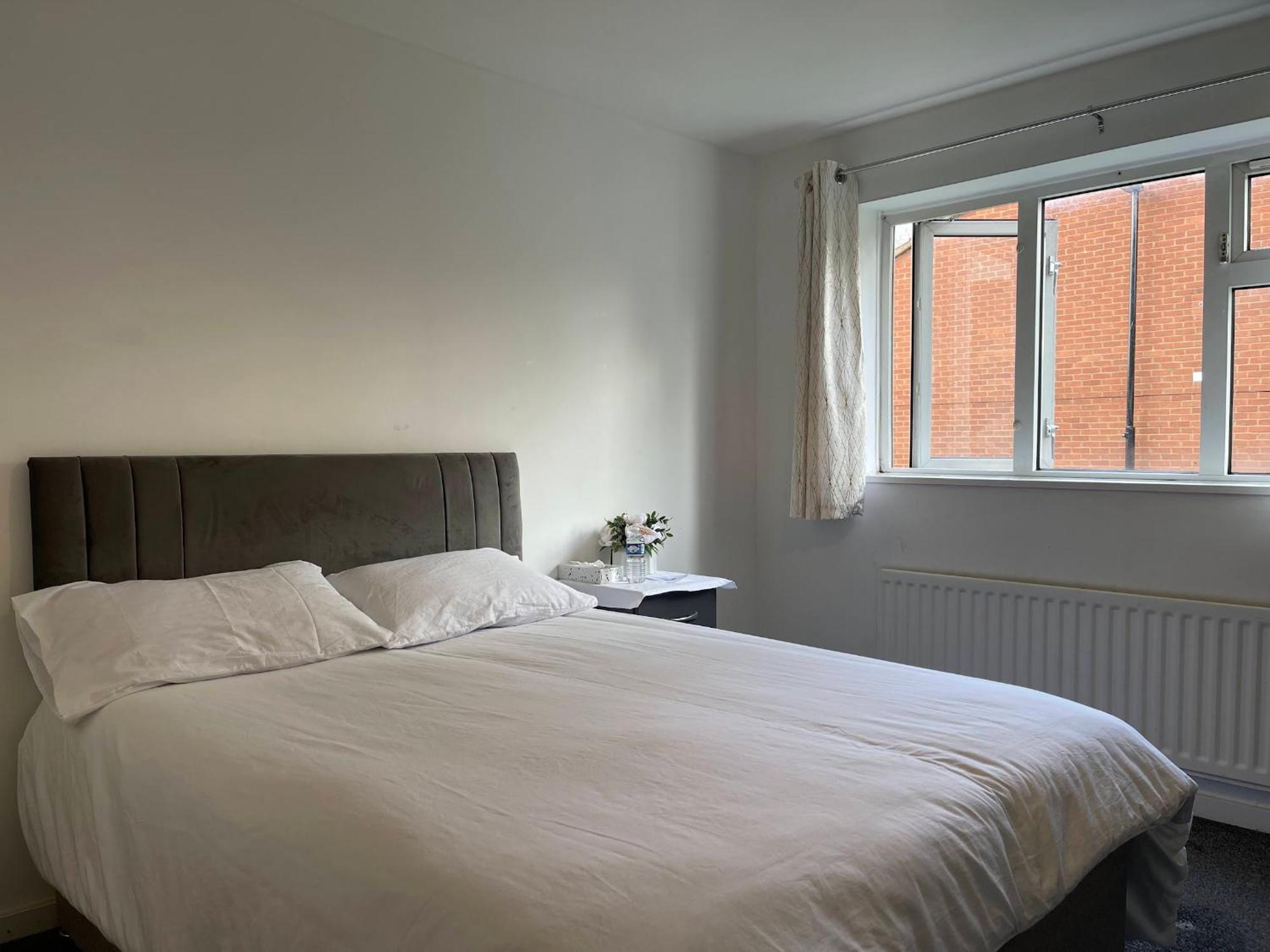 Homestays-close To And I Free Parking I Wi-fi Coventry