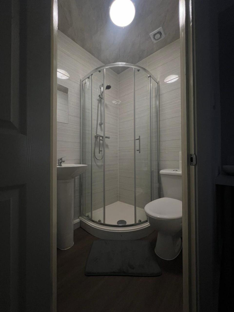 Homestay Deluxe Ensuite Double With Ensuite Coventry