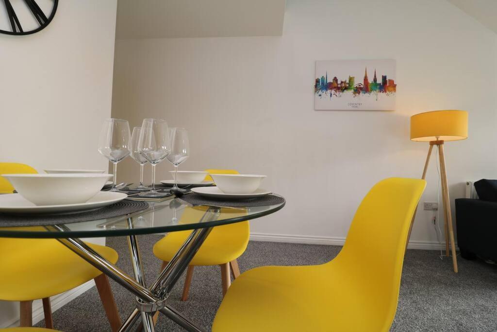 Apartment 2 Bedroom Peaceful Penthouse - Private Parking