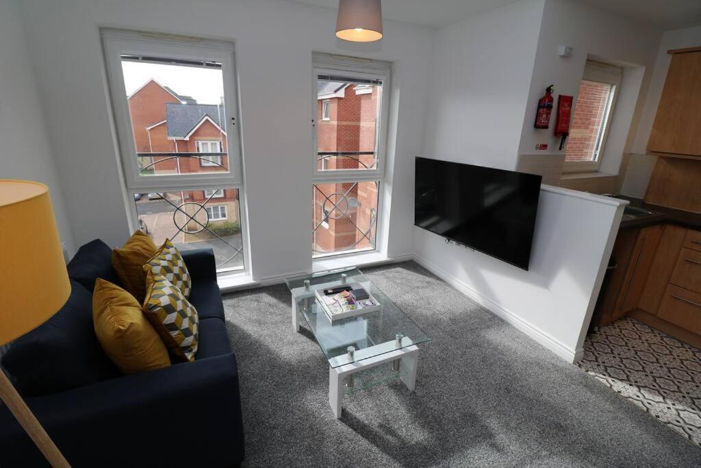 2 Bedroom Peaceful Penthouse - Private Parking Coventry