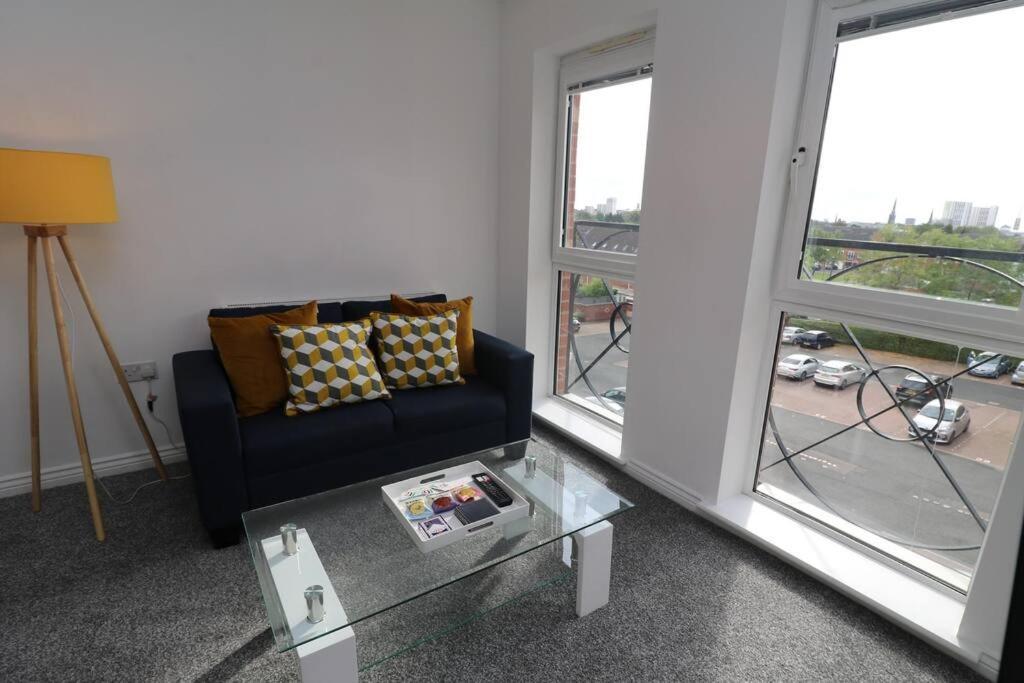 2 Bedroom Peaceful Penthouse - Private Parking * Coventry