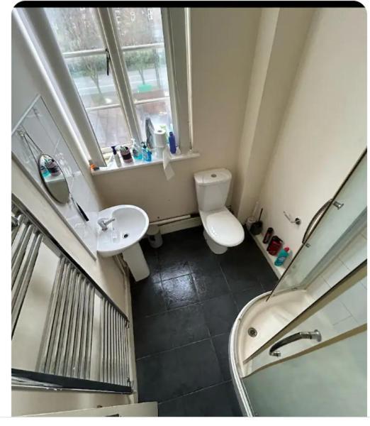 Single In Cv1 Fargo Village With Shared Bathroom Guest house