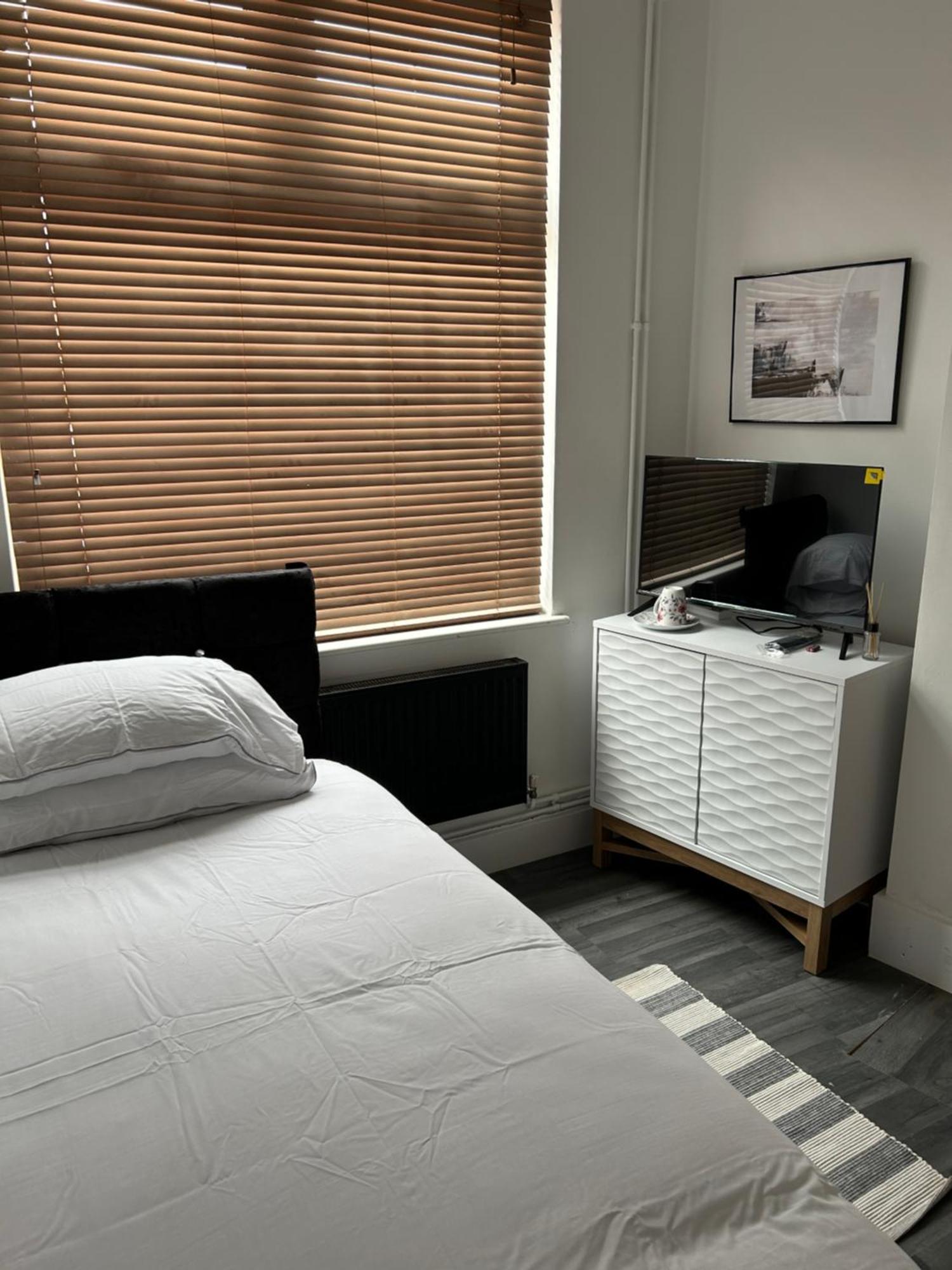 Homestay Charlohub 01 Coventry