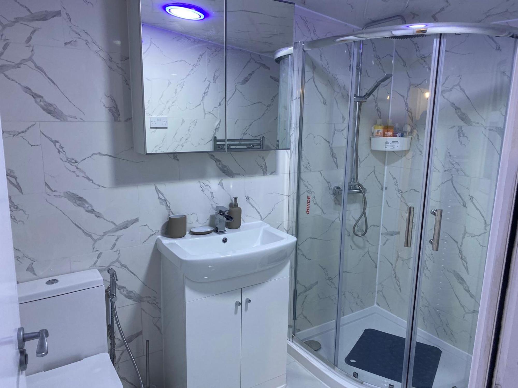Calm House Twin Beds * Coventry