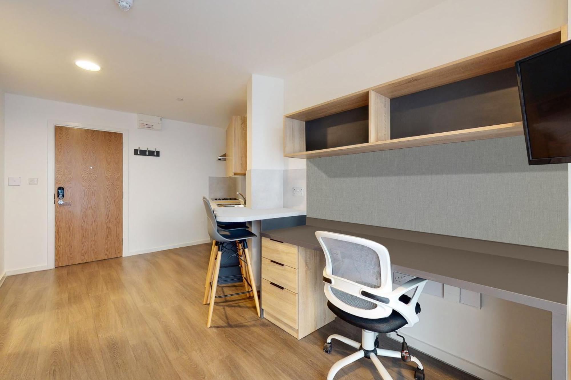 Canvas Arundel House: Private & Shared Kitchen In Coventry