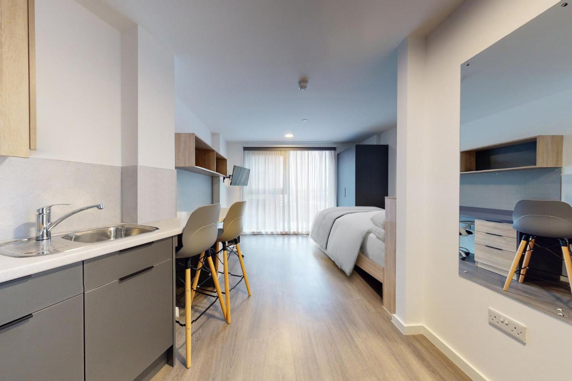 Apartment Canvas Arundel House: Private & Shared Kitchen In Coventry