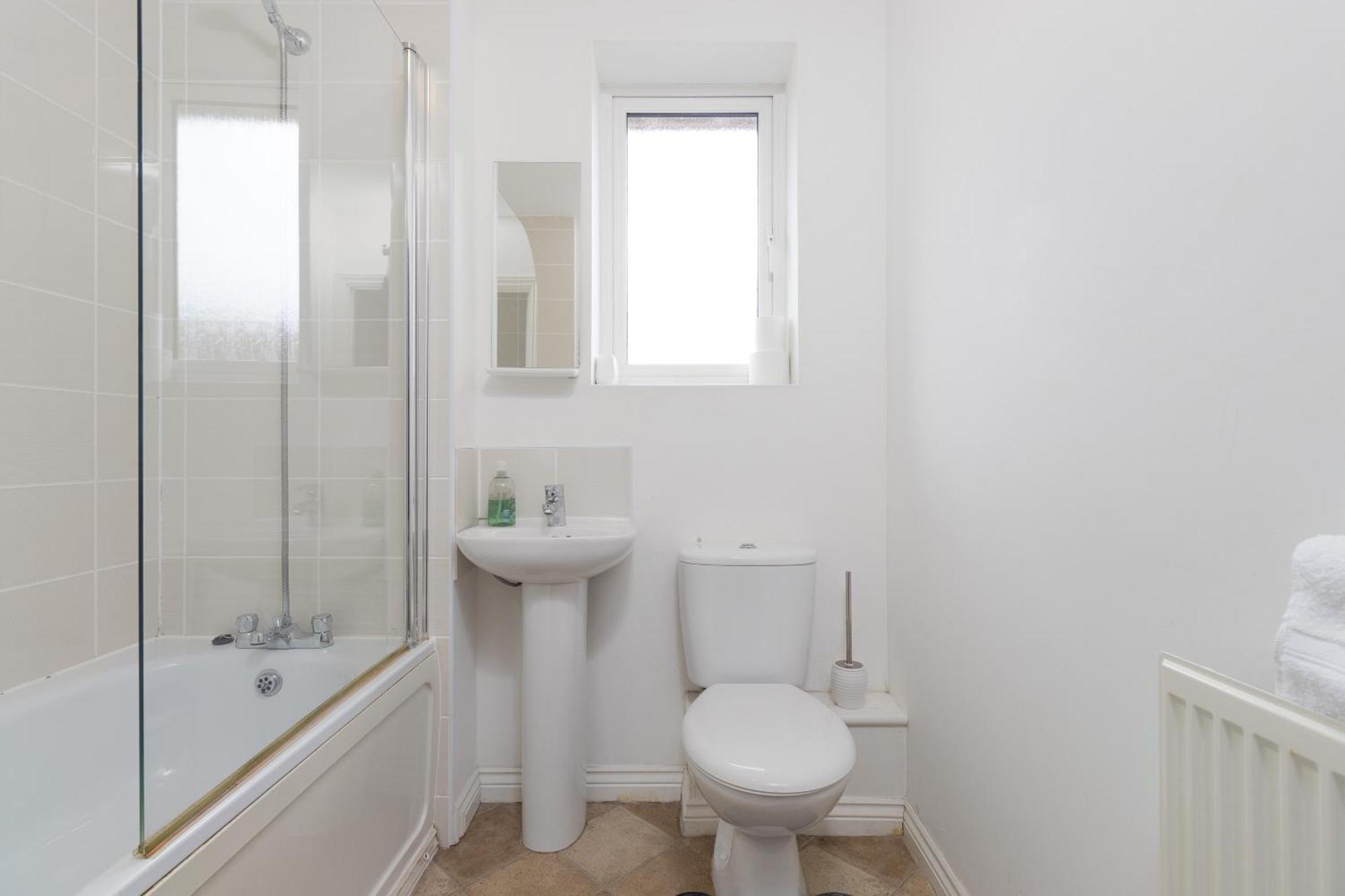 2-br Executive En-suite By Mbiz Apartamento Coventry