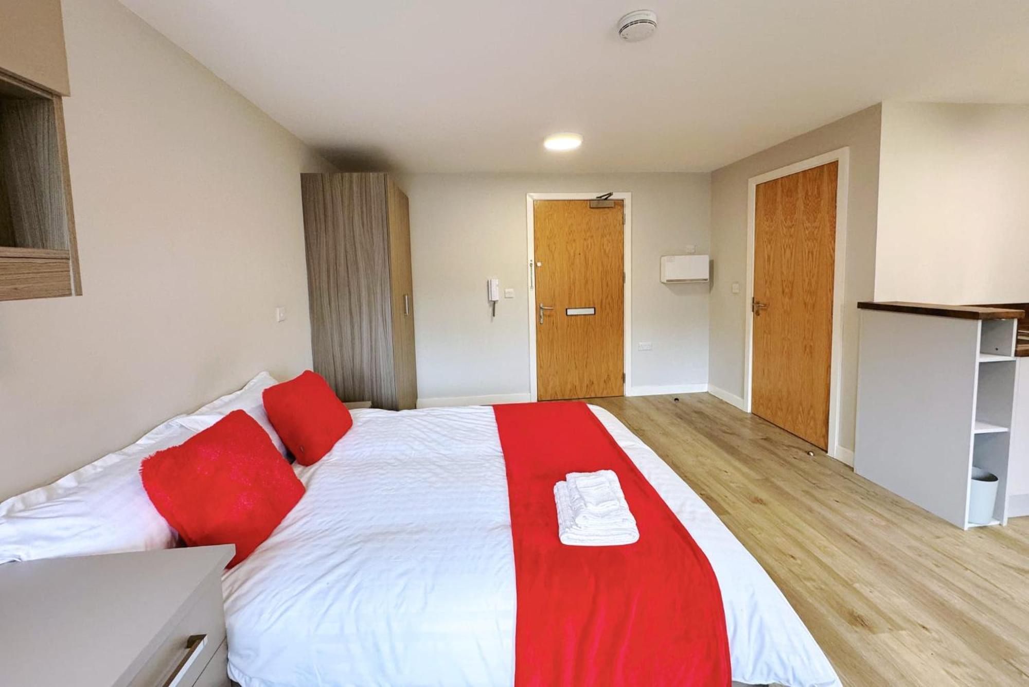 Bright And Modern And At Manor Park Court Apartment *