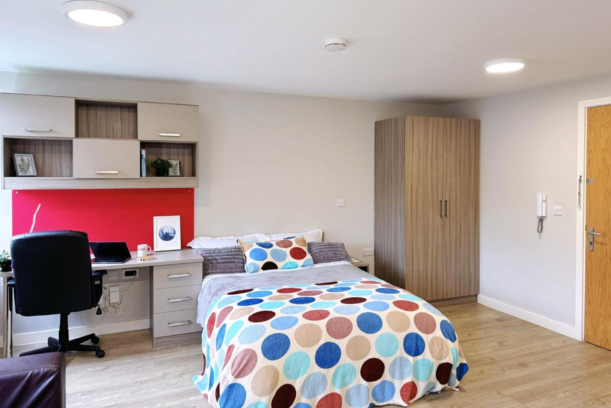 Bright And Modern And At Manor Park Court * Coventry