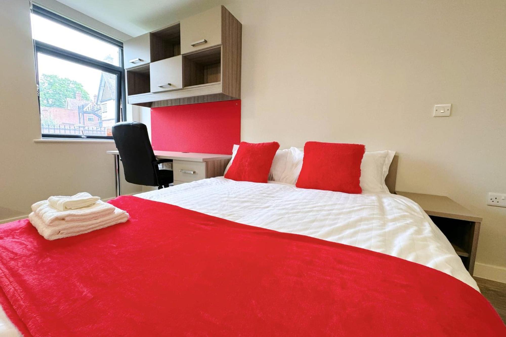 Apartment Bright And Modern And At Manor Park Court