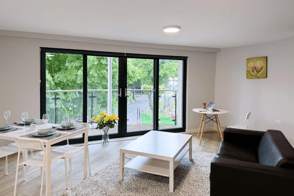 Apartment Bright And Modern And At Manor Park Court *
