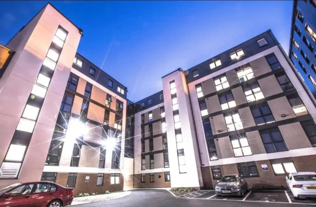 Bright And Modern And At Manor Park Court * Coventry